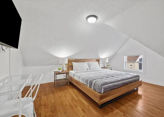 Holiday home Bloomfield - W/ King Bed @v